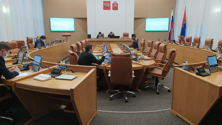 Депутаты Красноярского горсовета согласовали трехлетнюю муниципальную программу развития ЖКХ
