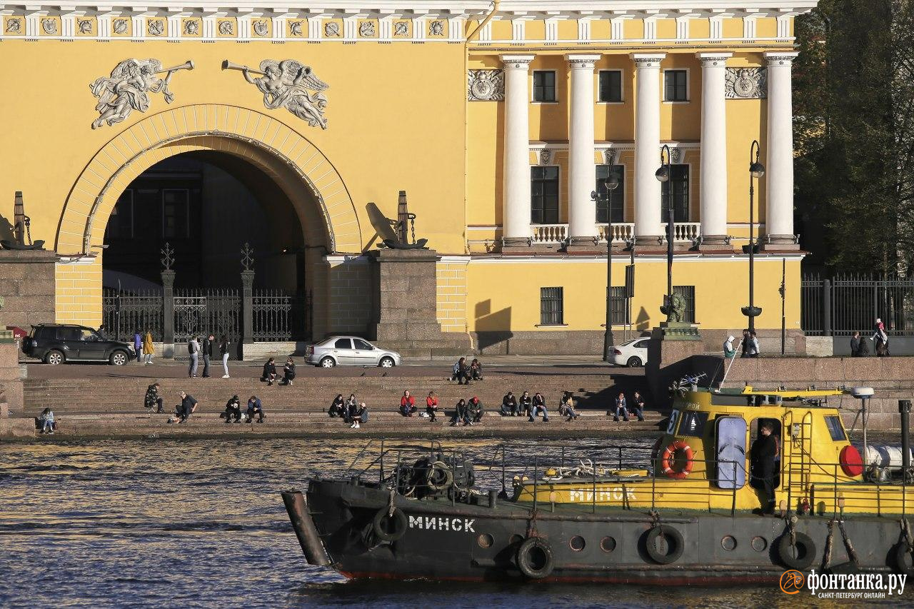 Открытый спб. Кораблик на Фонтанке скульптура. Такси около Эрмитажа. Маязопарк открытый. СПБ. Открой Санкт Петербурга.