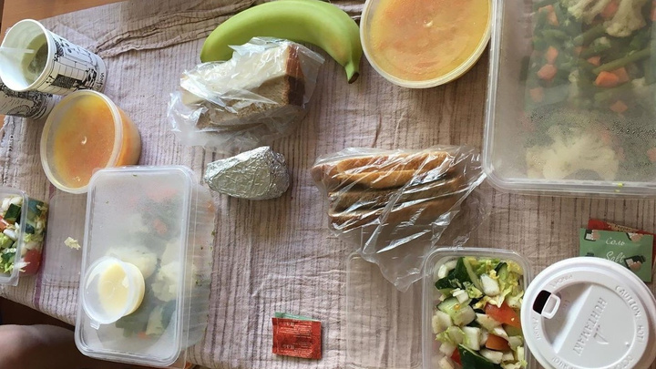 «Их кормят обычной едой»: в обсерваторе «AVS Отеля» на Уралмаше вегетарианцы вынуждены голодать