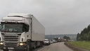 МЧС предупреждает водителей о большой пробке на трассе в Пермском крае
