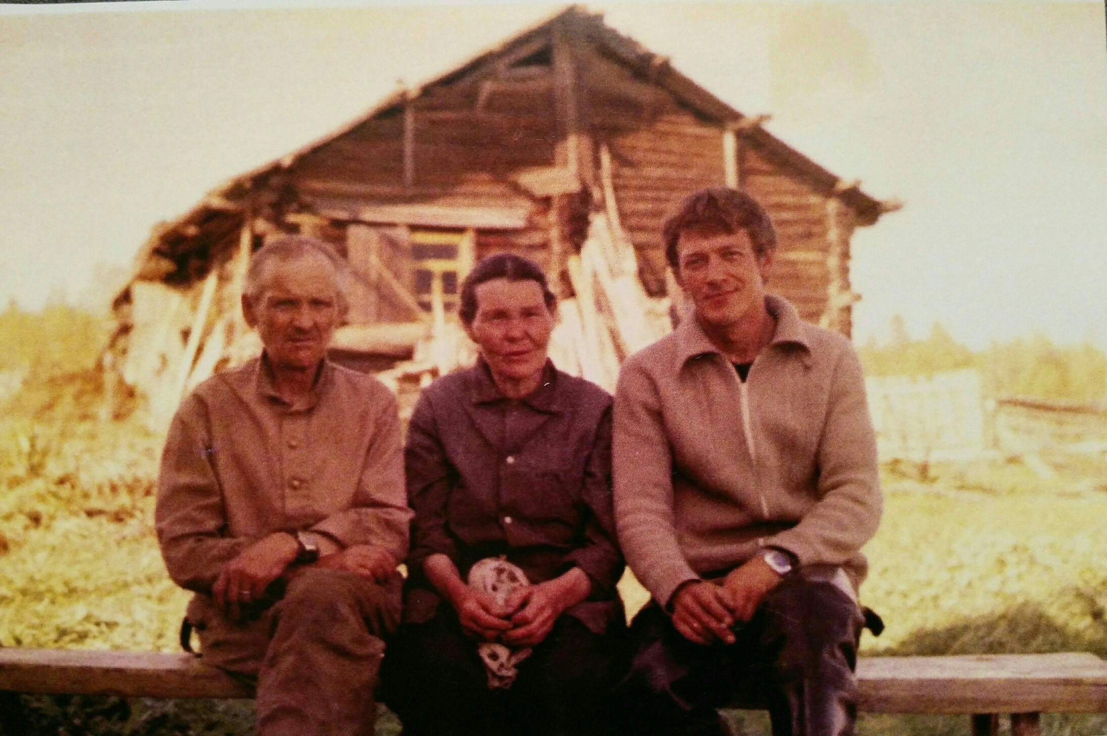 В центре — баба Сима В центре — баба Сима