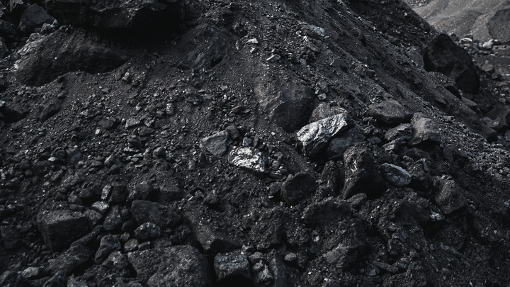 На кузбасской шахте произошло обрушение. Под землей остались 98 горняков