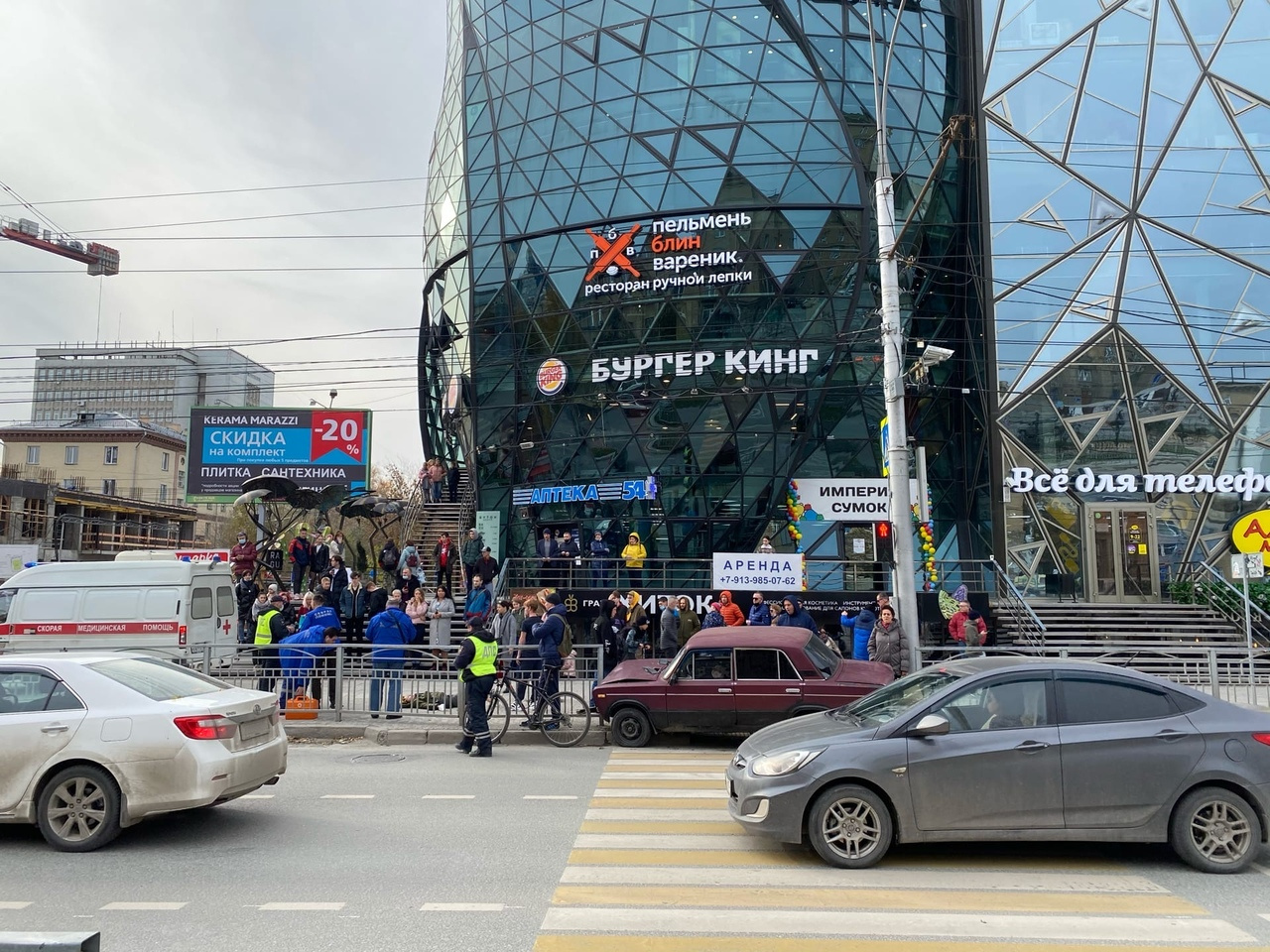 На место прибыла скорая На место прибыла скорая