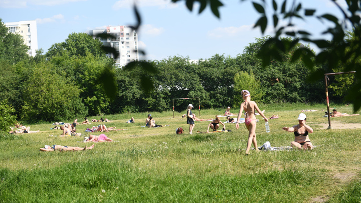 Вместо Анапы — ближайший парк: как Екатеринбург превратили в город-курорт