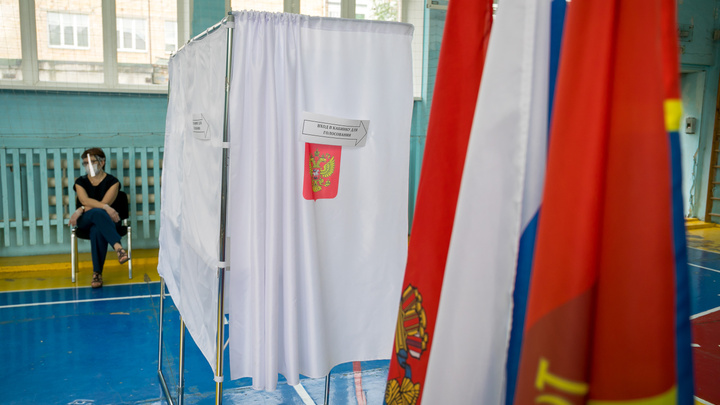 Как стартовал первый день голосования по поправкам в Красноярске. Фоторепортаж с избирательного участка