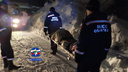 Вынесли на носилках: новосибирские спасатели помогли мужчине, который заблудился ночью
