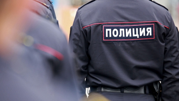 В Кузбассе 3-летняя девочка заблудилась в городе, пока мать была на шашлыках