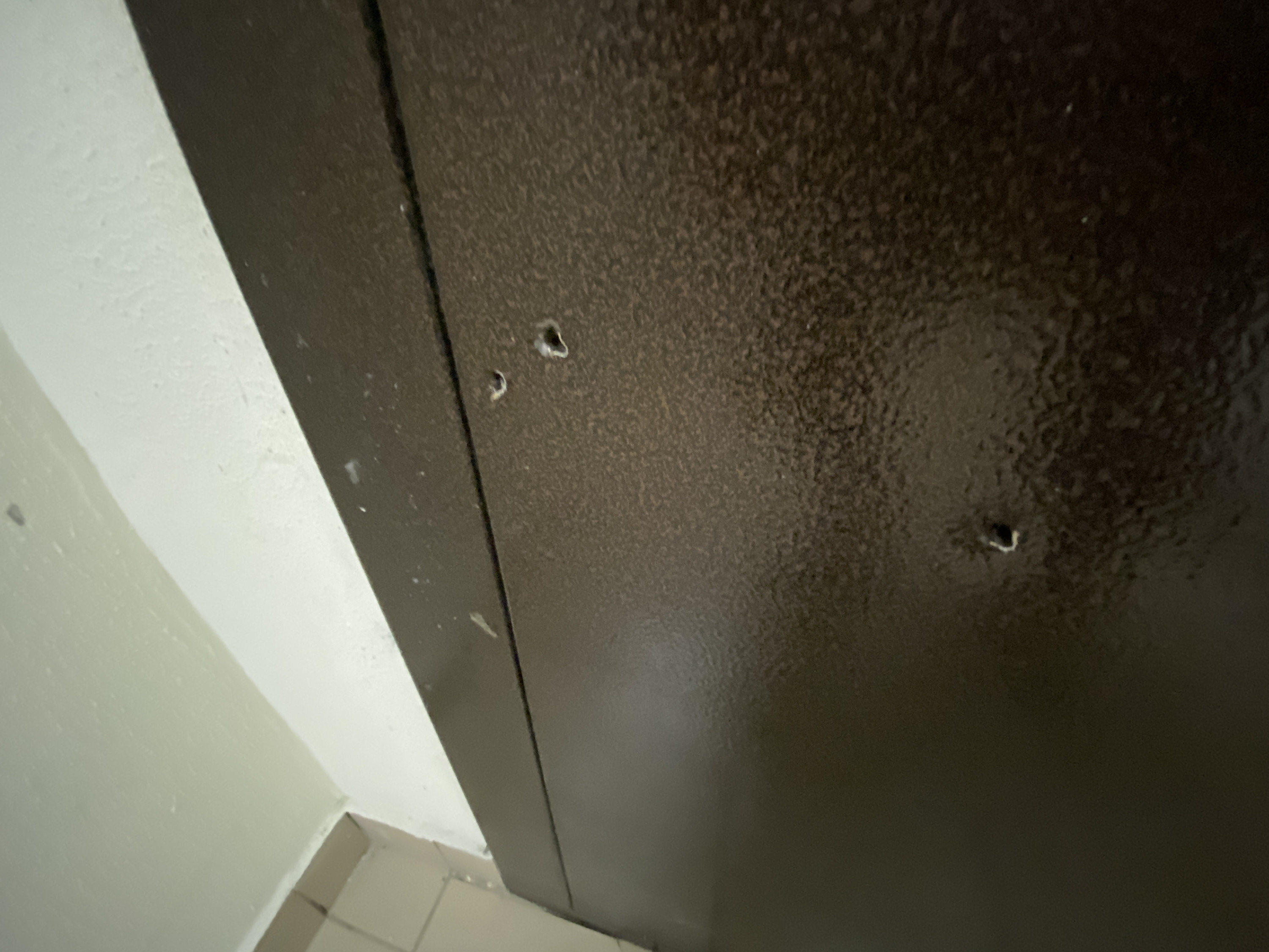 Дверь его квартиры после штурма изрешечена пулями