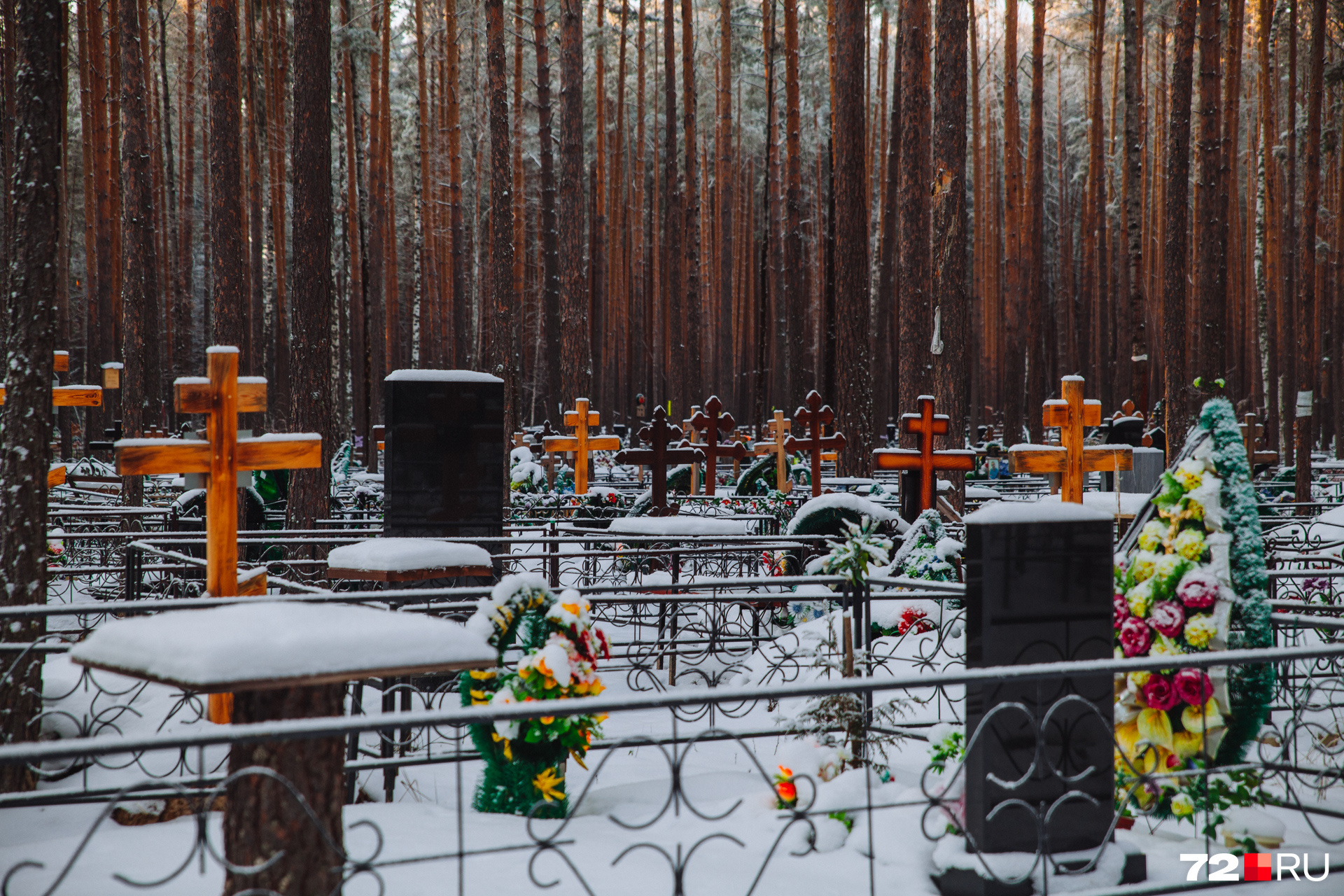 Некрополь тюмень. Червишевское кладбище Тюмень. Червишевское кладбище 5 Тюмень. Тюмень Червишевское кладбище могилы. Кладбище Червишево 2 Тюмень.