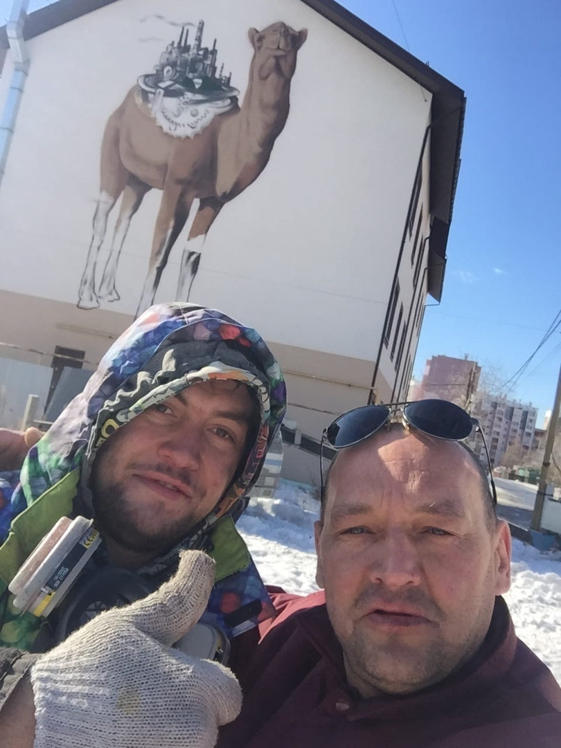 Тимур Абдуллаев (слева) давно украшает город граффити