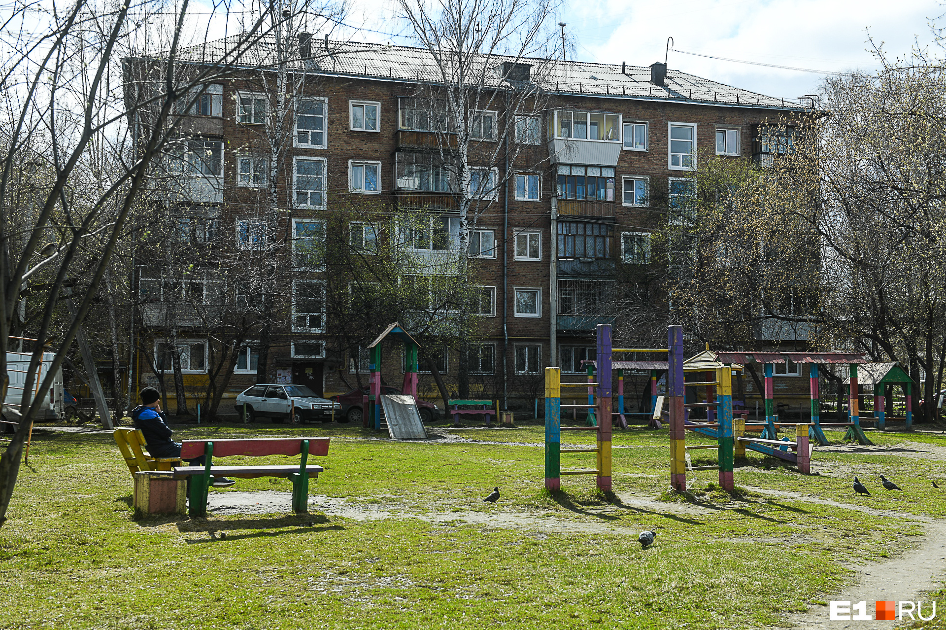 красивые заброшенные места. опустели дворы. мрачный питерский двор. заброшки внутри. заброшенное здание.