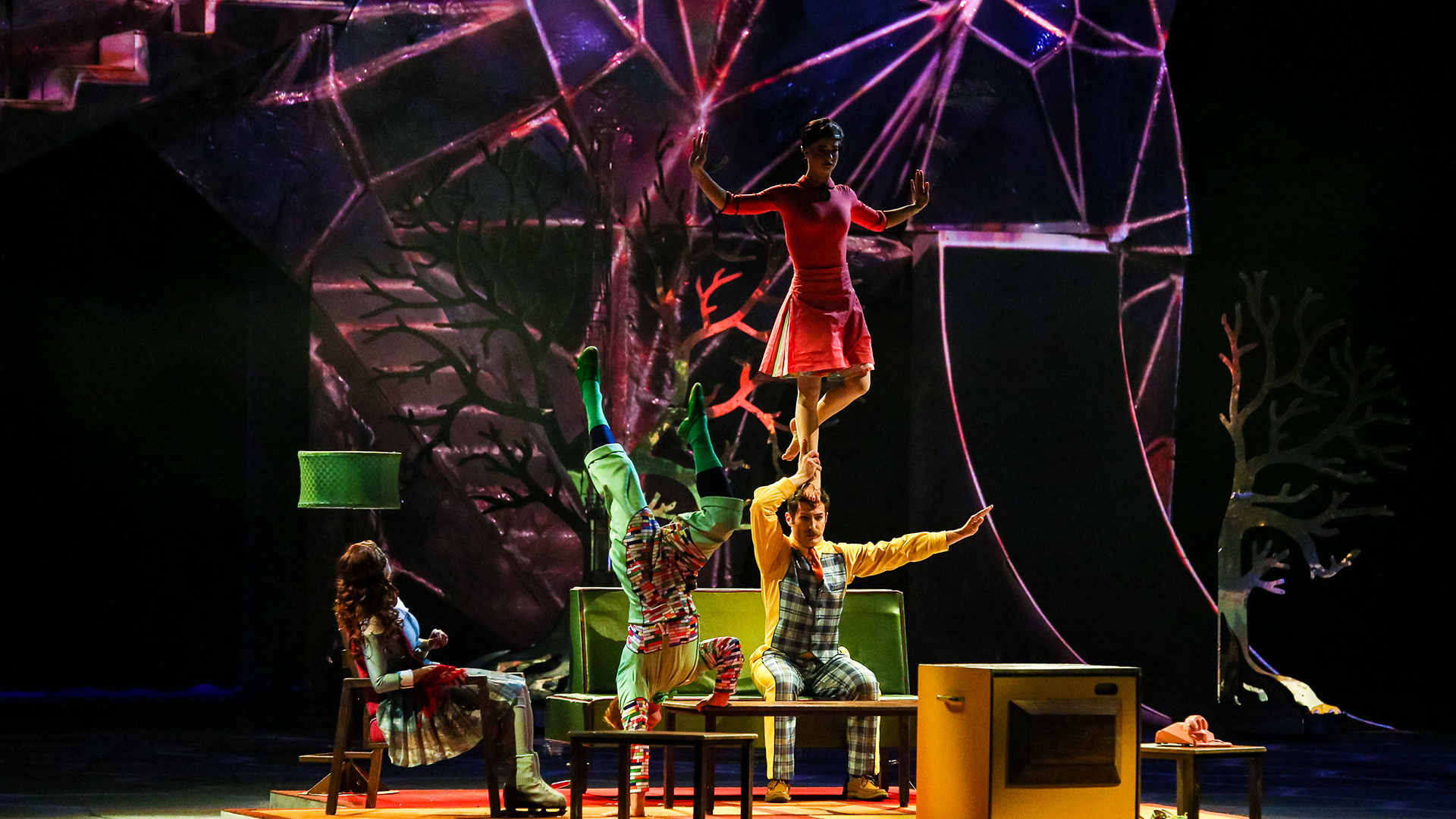 Уфа на карантине: смотрим онлайн-премьеру «Цирка дю Солей», джаз и русскую драму