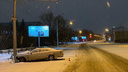 Новосибирец на Toyota Chaser врезался в фонарь на улице Сибиряков-Гвардейцев