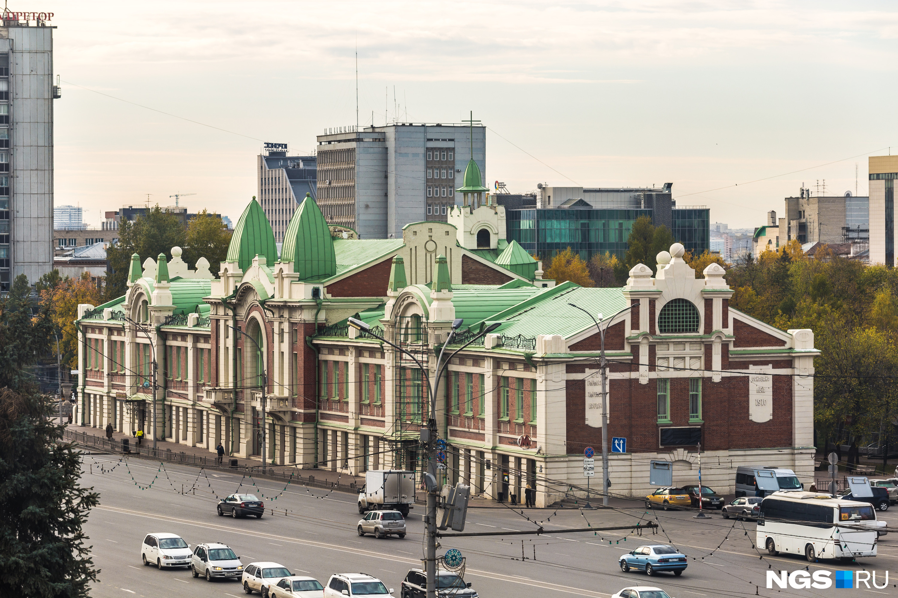 театр на левом берегу в новосибирске