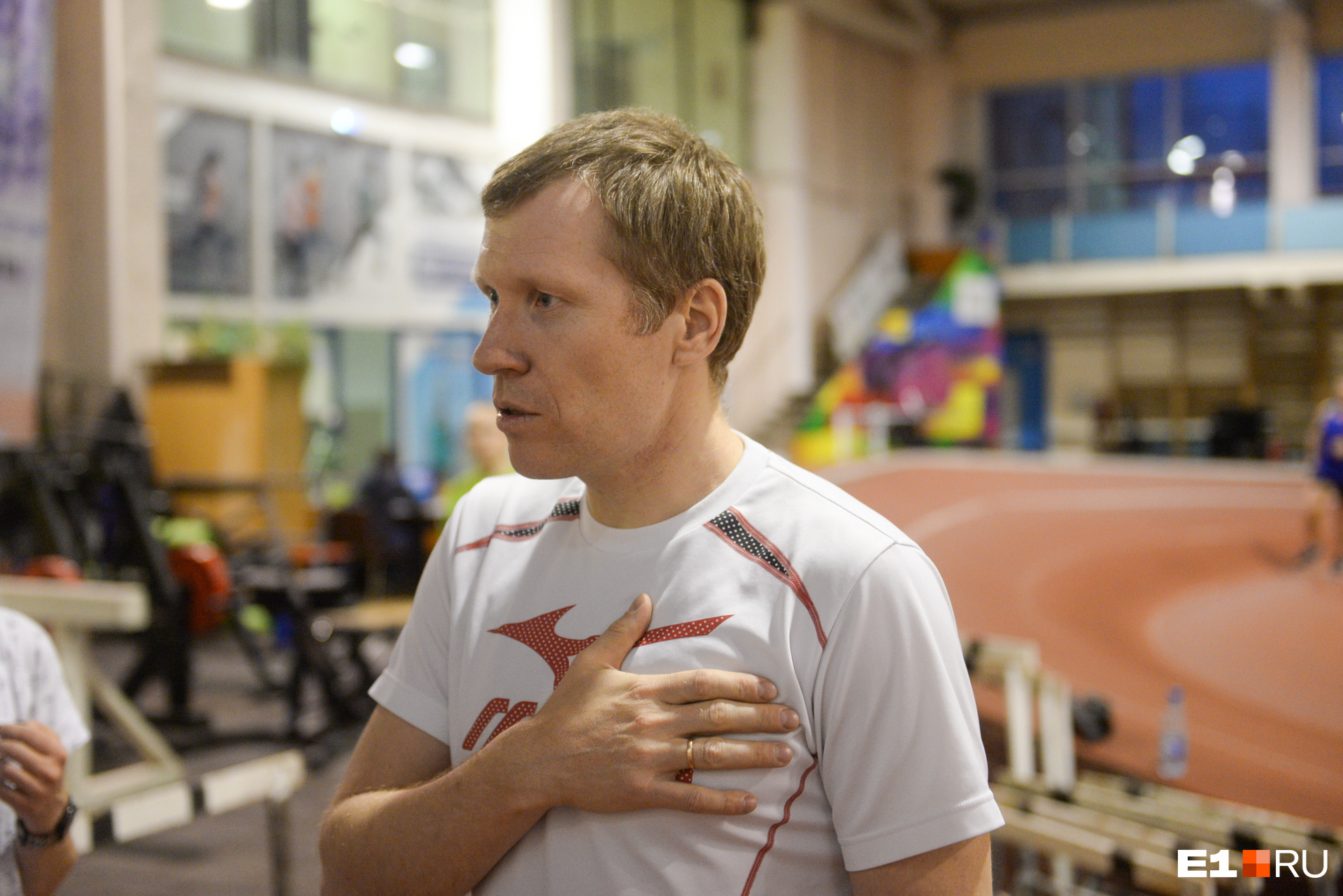 Олег Кульков профессионально занимался бегом 18 лет, а теперь он спортсмен-любитель и тренирует других