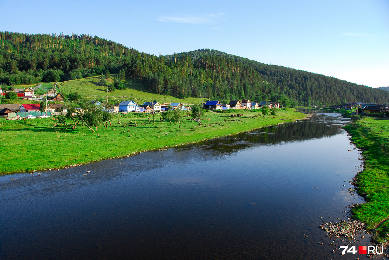 Орловка стоит на реке Катав, давшей название двум главным городам района: Катав-Ивановску и Усть-Катаву