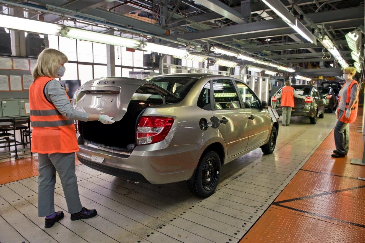 На заводе автоваз 24 произведенных автомобилей имеют дефект при контроле качества продукции 75