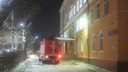 В центре Челябинска из-за пожара в школе эвакуировали более <nobr class="_">200 учеников</nobr> второй смены