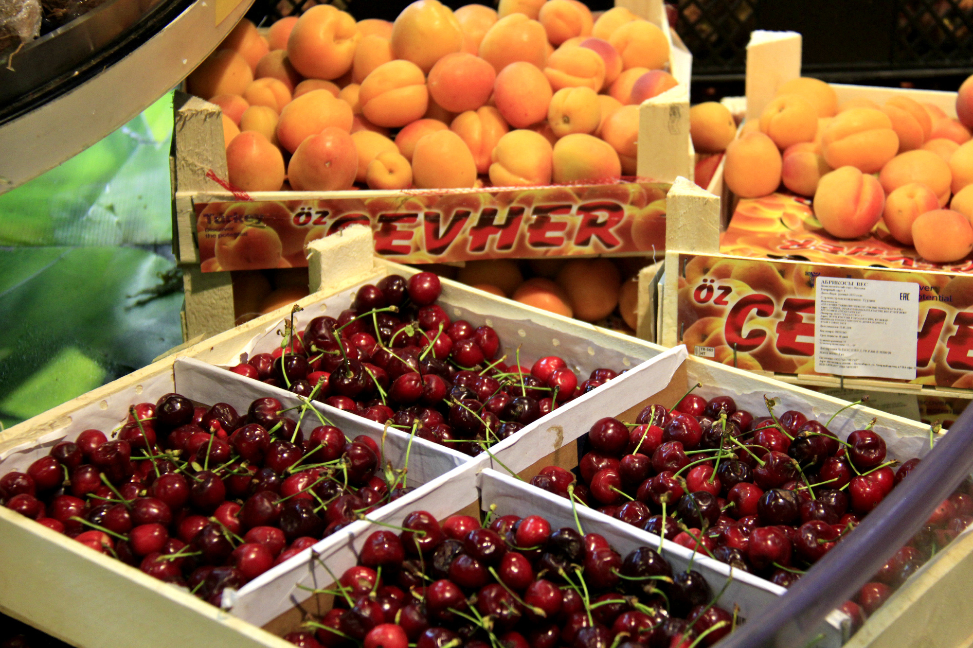 Вишня на рынке. Я черешня. Откуда везут черешню. Черешня в спб на рынке. Откуда привозят черешню в мае.