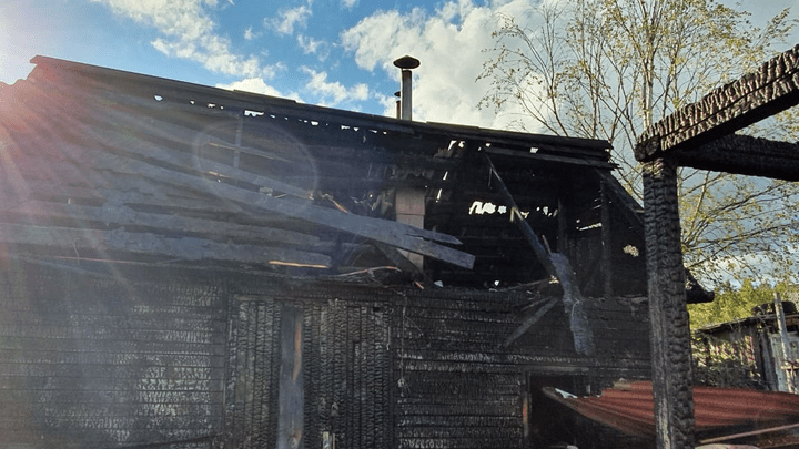 Пожарные потушили две загоревшиеся бани на дачах в Котласском районе