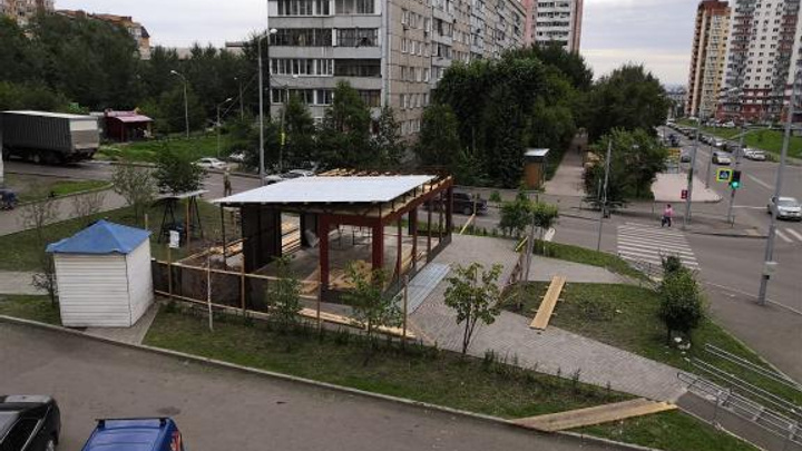Посреди ремонтируемого сквера на Новосибирской чиновники разрешили возвести огромный павильон