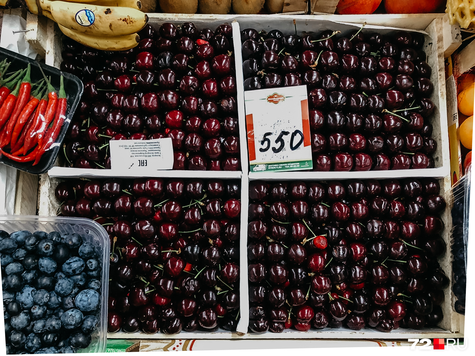 Смотрите, как всё аккуратно: ягодка к ягодке... Красота да и только. Эта черешня из Узбекистана стоит 550 рублей