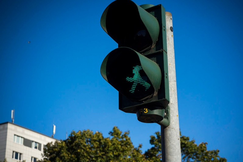 Сами светофоры очень оригинальные: таких пиктограмм пешеходов вы не встретите больше ни в одном городе