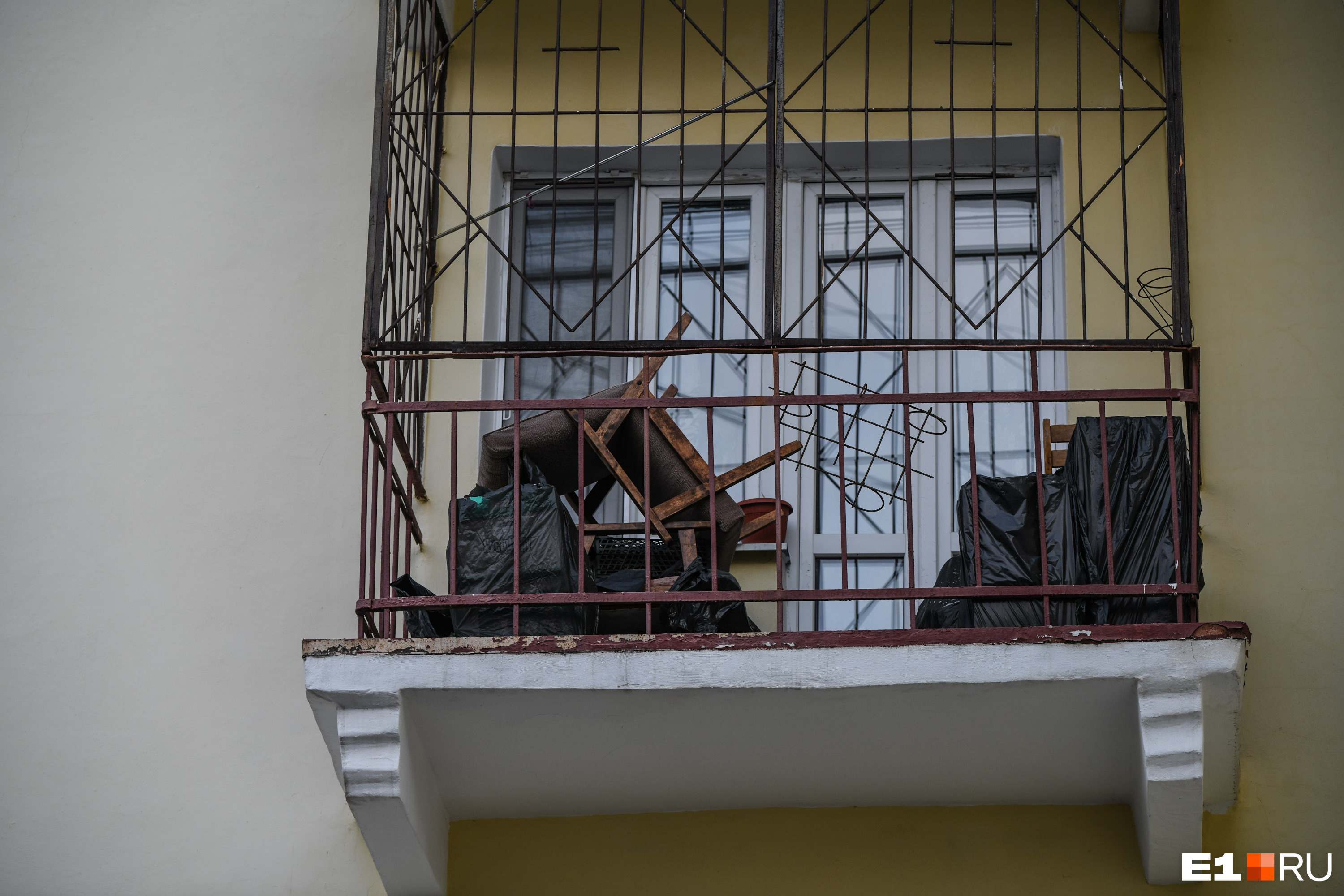 Жители старого дома пытались протестовать, но стройка все равно продолжалась