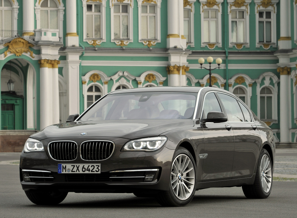 Транспортный налог на BMW 750Li с двигателем мощностью <nobr class="_">449 л. с.</nobr> — 67 тысяч рублей. Владельцы таких машин нередко снимают их с учёта, чтобы экономить на налогах Транспортный налог на BMW 750Li с двигателем мощностью <nobr class="_">449 л. с.</nobr> — 67 тысяч рублей. Владельцы таких машин нередко снимают их с учёта, чтобы экономить на налогах