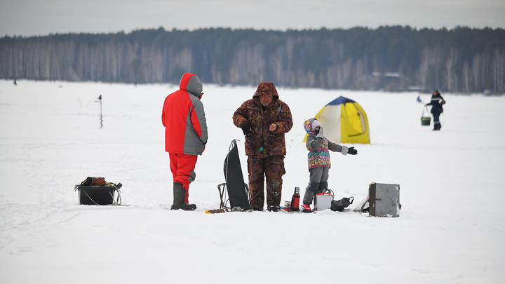 На льдине! Как спасали 468 рыбаков в Заречном и почему они не стали сматывать удочки