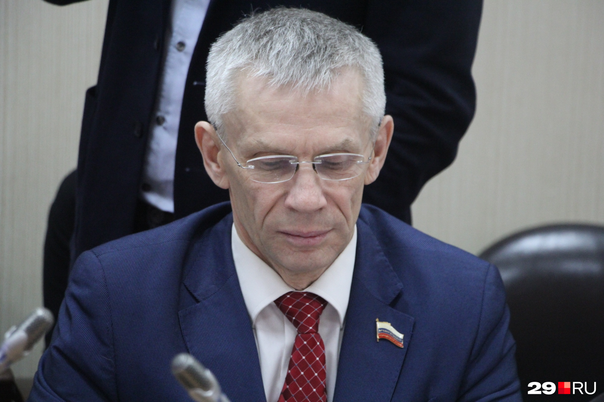Депутат Дмитрий Акишев считает, что руководство «САХ» вообще не должно было заключать договор