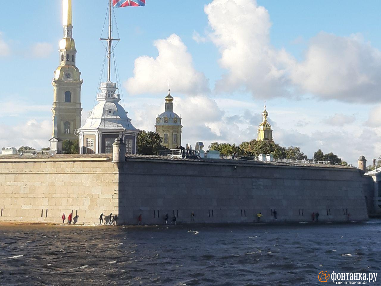 Петропавловская крепость в Санкт Петербурге с Невы