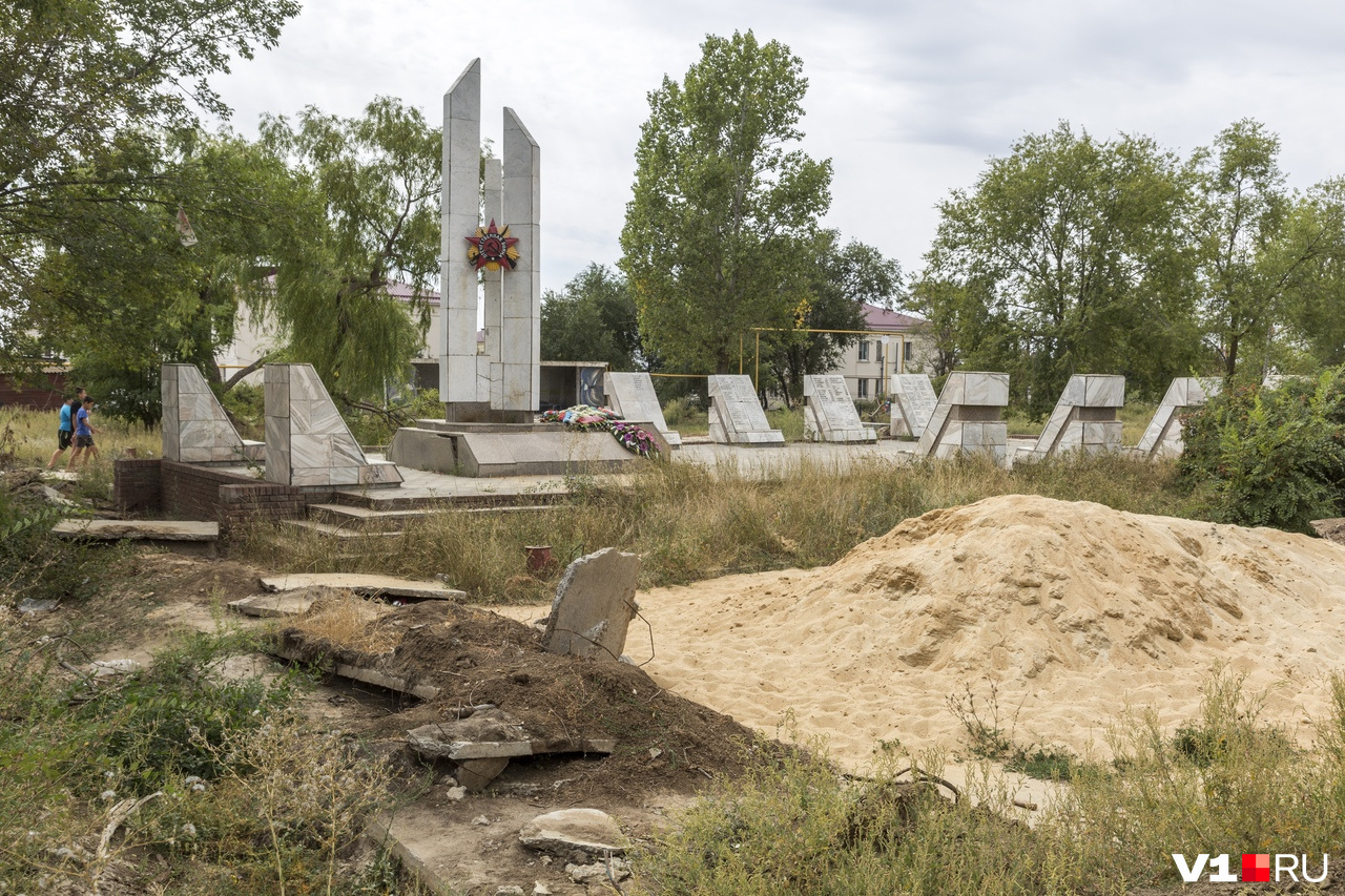 Многие памятники требуют серьезного ремонта Многие памятники требуют серьезного ремонта