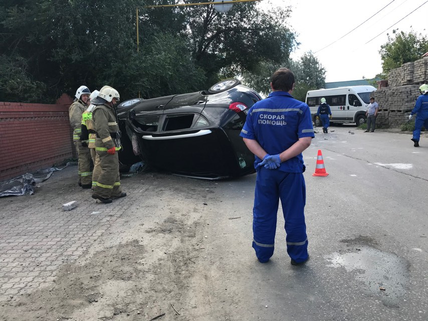 На месте работали экстренные службы города На месте работали экстренные службы города