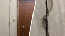 «Дом встрепенулся»: жители высотки в центре обнаружили в стенах трещины — рядом идет скандальная стройка