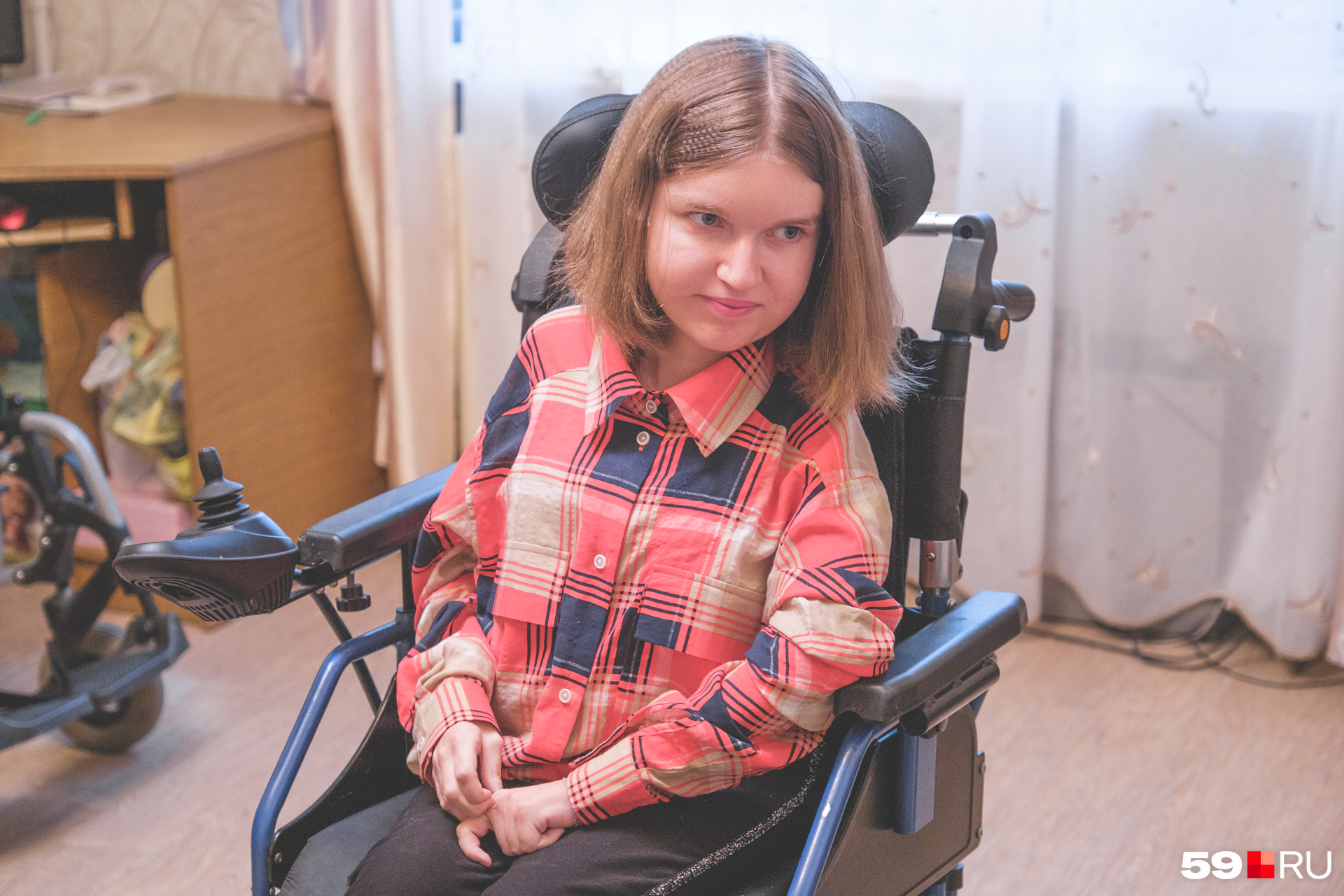 Сейчас Лиза учится из дома, но у нее был и опыт обучения в школе Сейчас Лиза учится из дома, но у нее был и опыт обучения в школе
