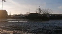В Ростове дорогу перед Текучевским мостом залило водой