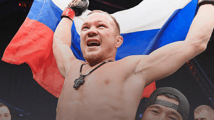 Возвращение чемпиона UFC: как Екатеринбург встретил Петра Яна в аэропорту