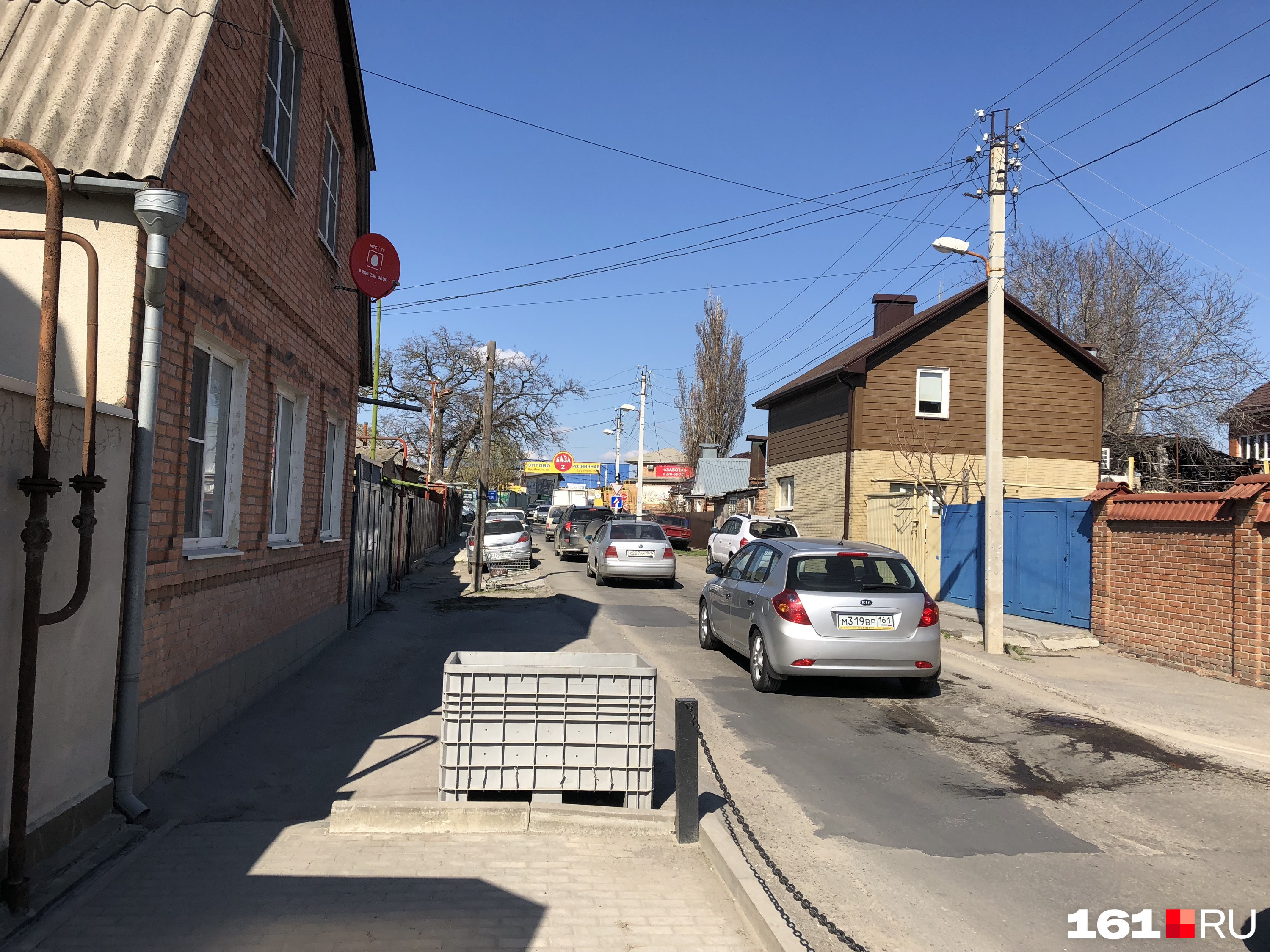 На Врубовой небольшая пробка, но это может быть еще и потому, что эта улица — основной подъезд к базам