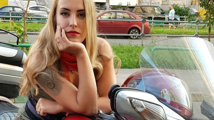 Девушка-байкер из Ярославля погибла на трассе, врезавшись в трактор