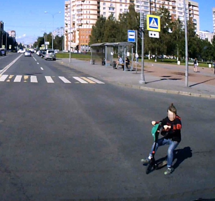 Мальчик на перекрестке дорог