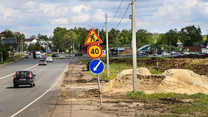 Дорогу у деревни Ольгино сузили до декабря — пробки уже нервируют нижегородцев