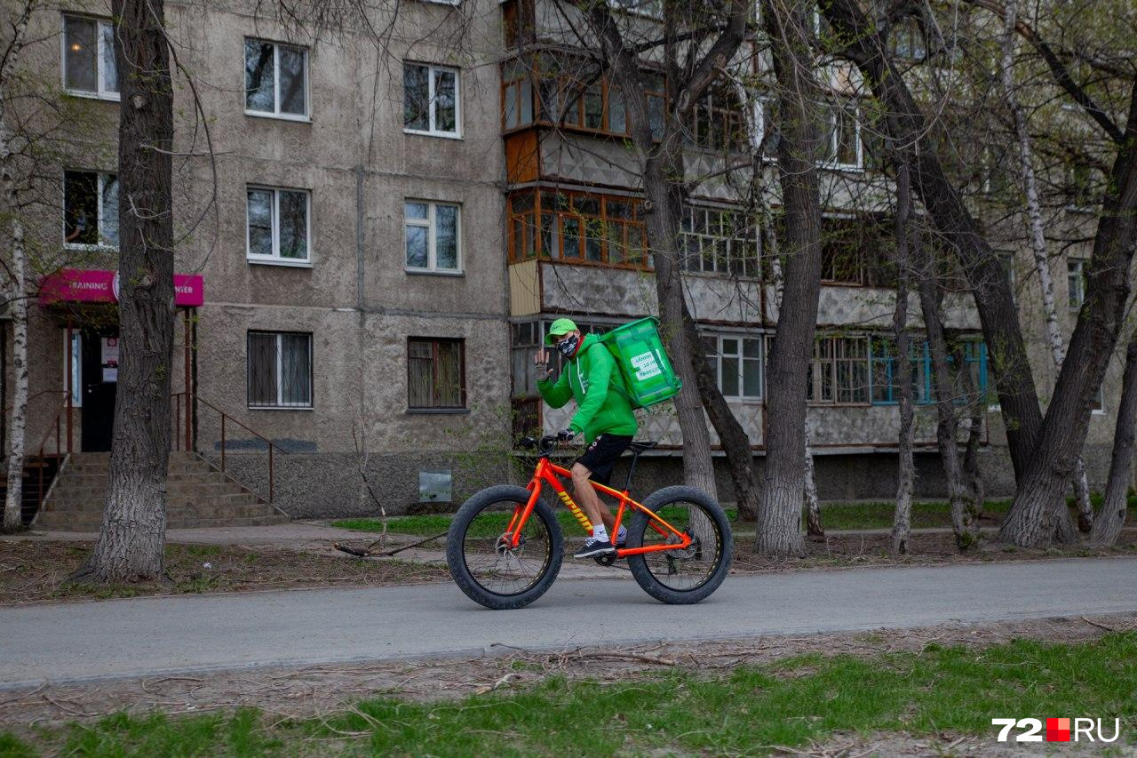 Тюменец любит кататься на велосипеде. Ему удалось совместить хобби с работой Тюменец любит кататься на велосипеде. Ему удалось совместить хобби с работой