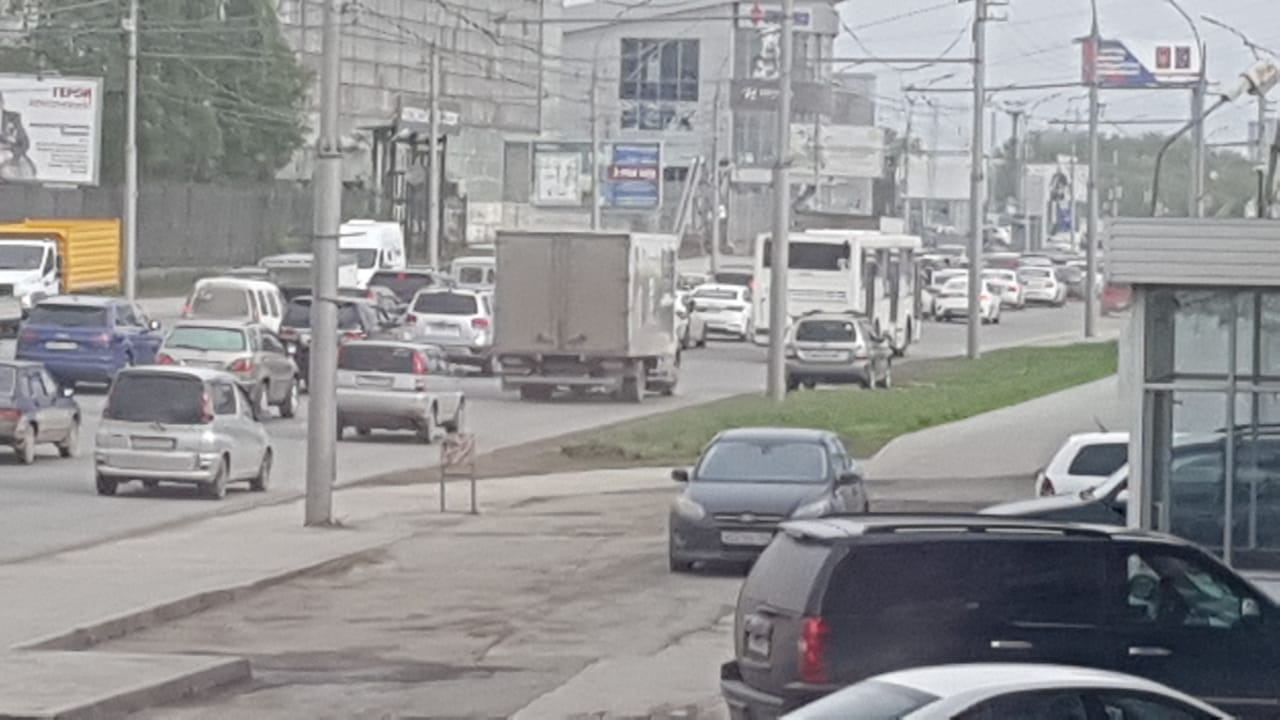 Такая пробка собралась сегодня утром на Димитровском мосту Такая пробка собралась сегодня утром на Димитровском мосту