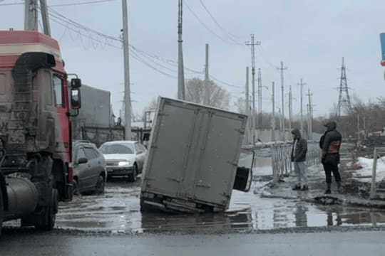 Машины часто приходится увозить на эвакуаторе Машины часто приходится увозить на эвакуаторе