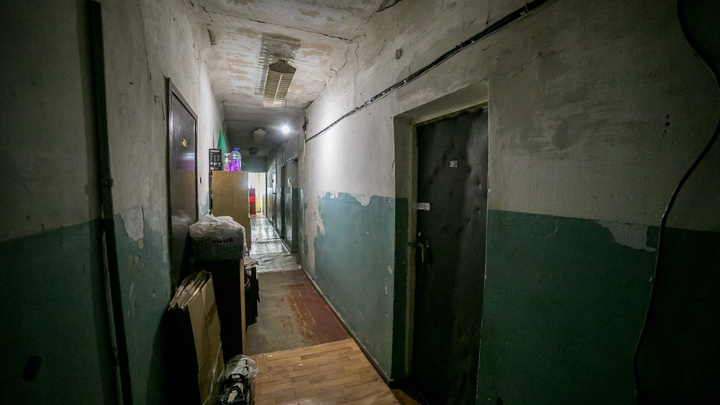 Власти Красноярска объявили режим угрозы ЧС в двух ветхих домах, но люди отказываются выезжать