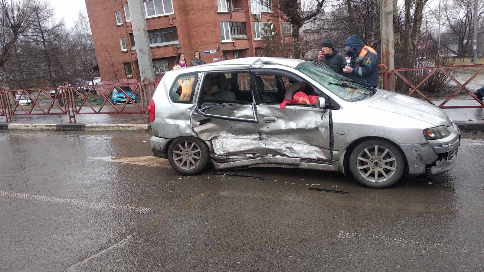 Жёсткое ДТП в Ярославле: пострадали четыре человека, двое из них в больнице