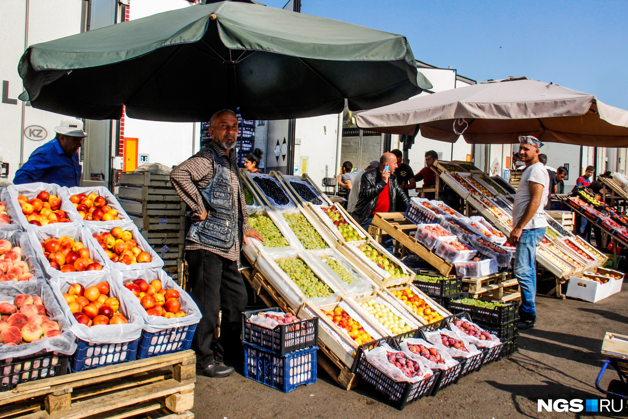 Продам рынок новосибирск. Хилокский рынок Новосибирск. На рынке. Базар (рынок). Рынок под открытым небом.