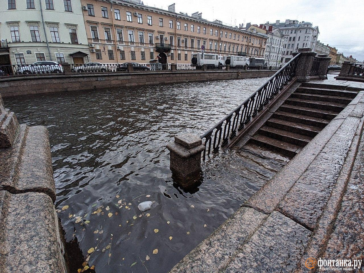 Вода в петербурге. Каменная набережная невы в санкт-петербурге. спуск к воде на набережной санкт-петербург в о. каменная набережная в питере 1756 г. спуск к воде канал грибоедова 73.