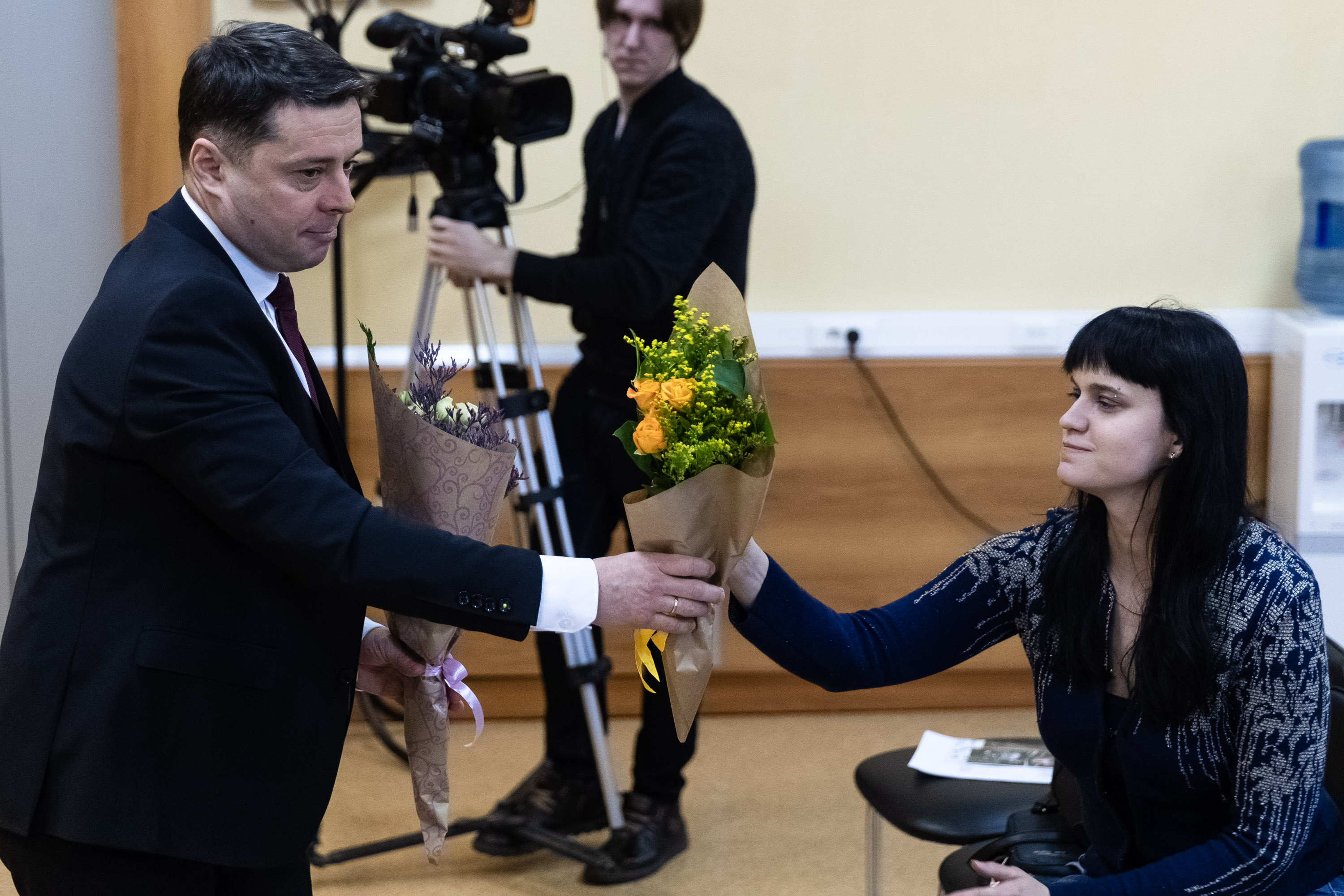 В «Тракторе» с праздником поздравляют не только коллег, но и представительниц СМИ В «Тракторе» с праздником поздравляют не только коллег, но и представительниц СМИ